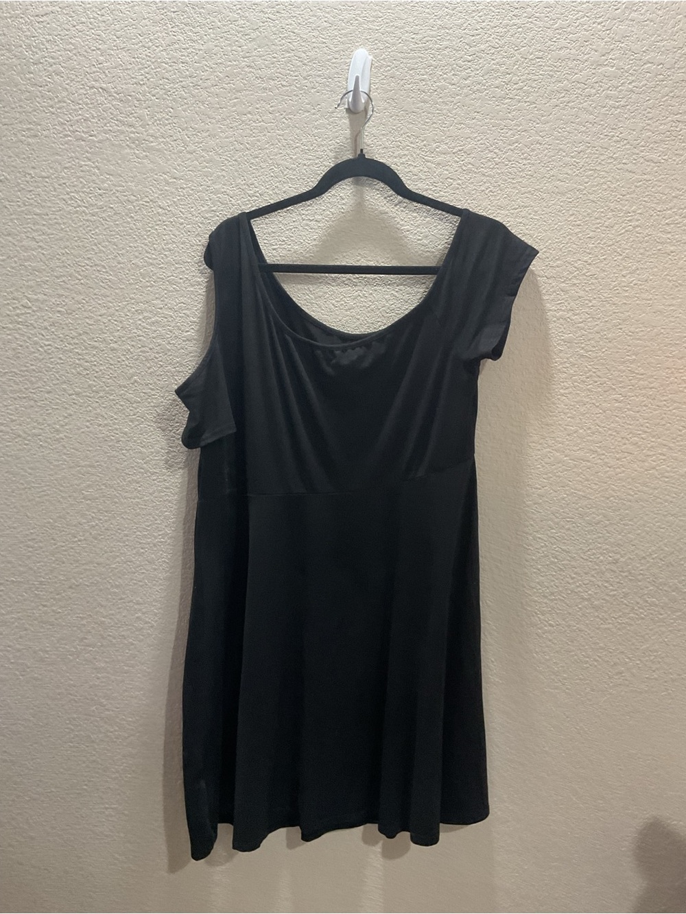 SHEIN Black Scoop Neck Mini Dress with Cap Sleeves